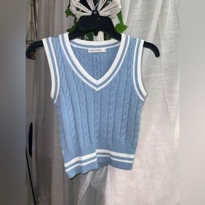 Blue and white knitted too